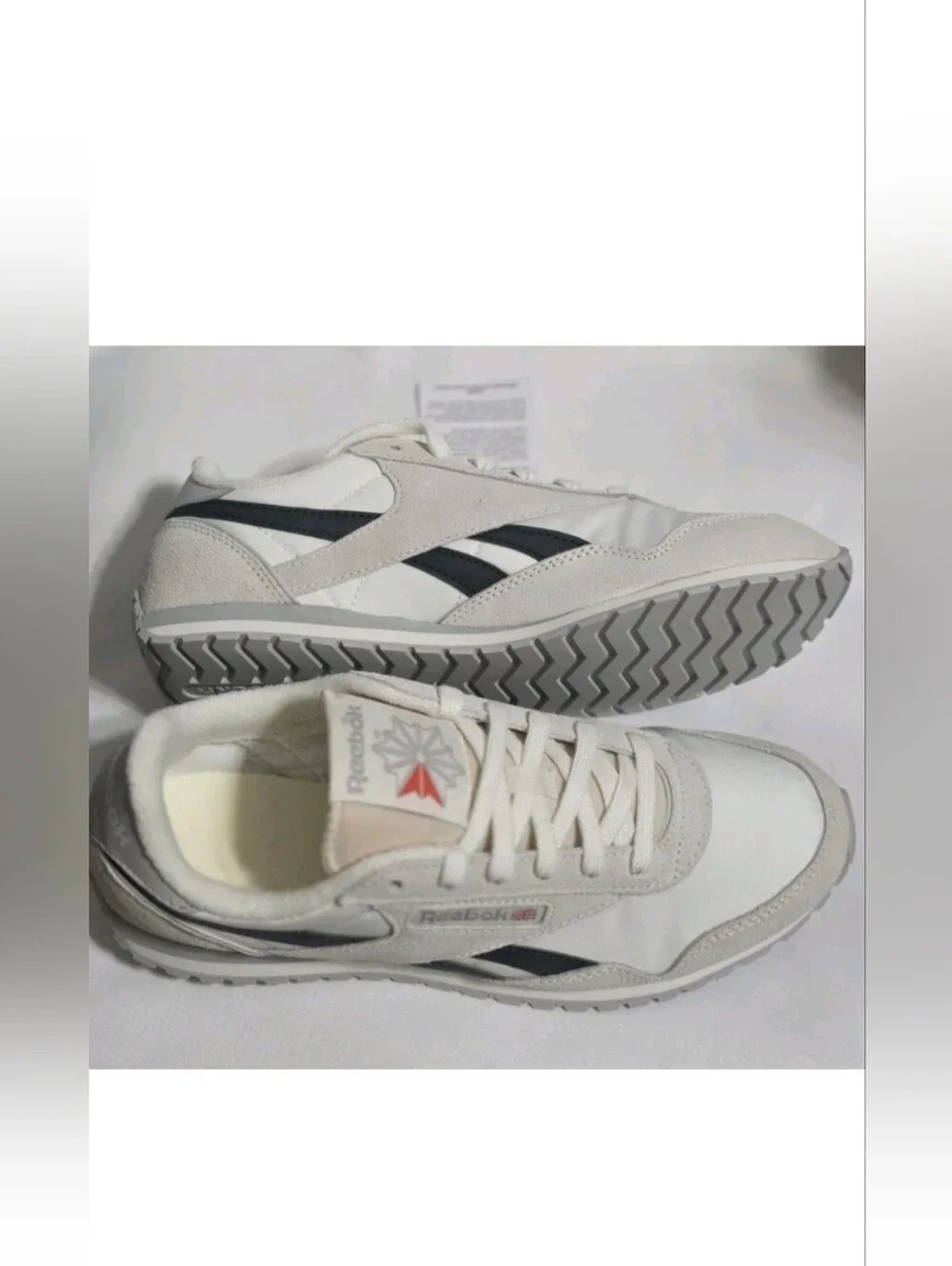 Reebok Classic AZ Chalk/chalk/Grey Running Sneakers